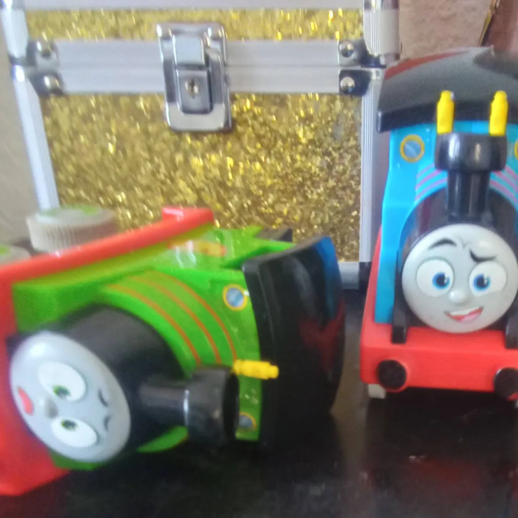 chat with ai character: Thomas el tren