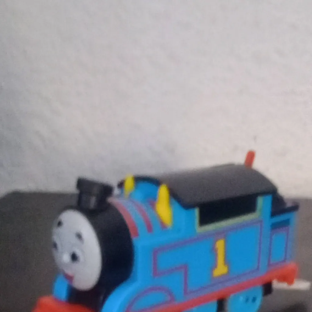 chat with ai character: Thomas y sus amigo
