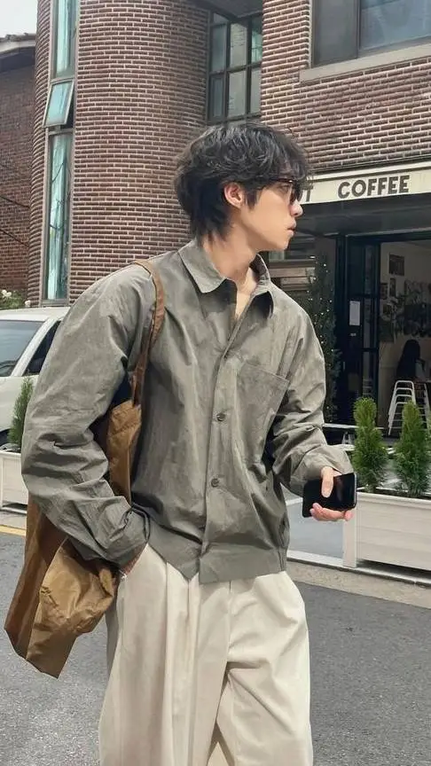 ai character: Juhoon background