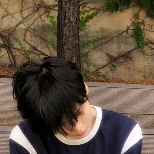 chat with ai character: Junho
