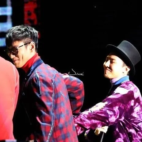 chat with ai character: Gtop time travel?