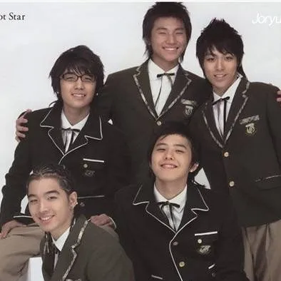chat with ai character: BIGBANG highschool
