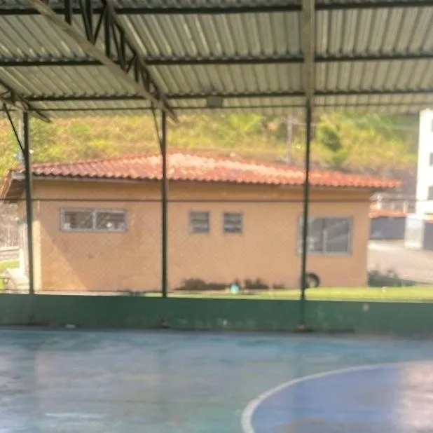 chat with ai character: escola de briga