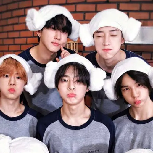 chat with ai character: Stray kids