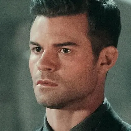 chat with ai character: Elijah Mikaelson