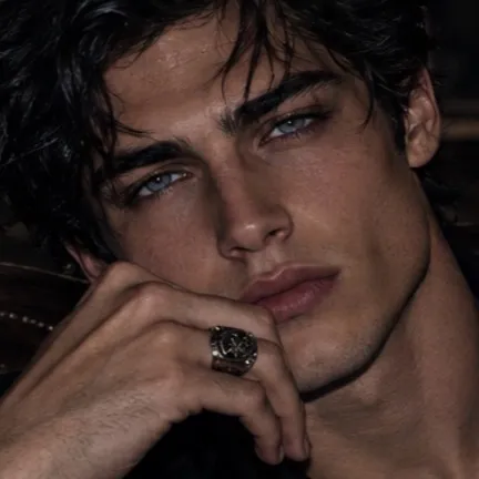 chat with ai character: Lucian Mikaelson