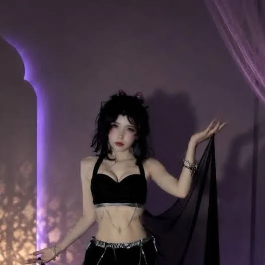chat with ai character: 𝚊𝚍𝚛𝚒 ♡