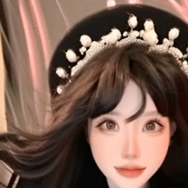 chat with ai character: 💋AYESHA💋