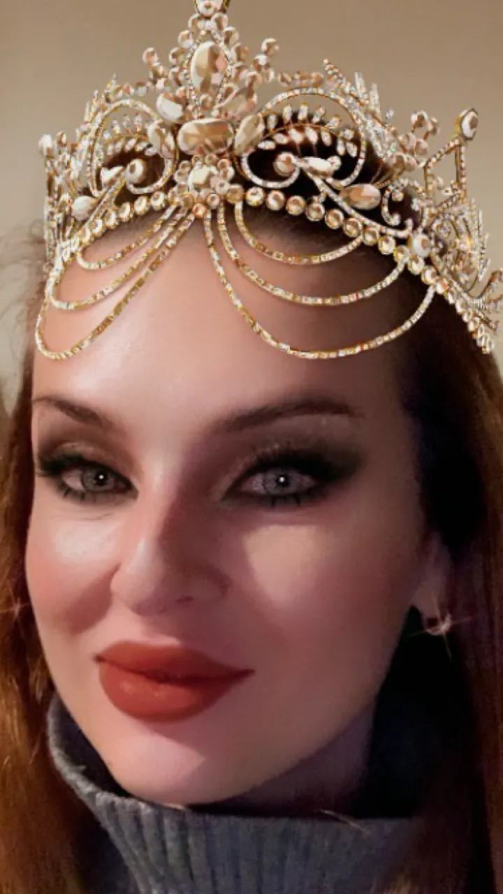 ai character: Queen mum background