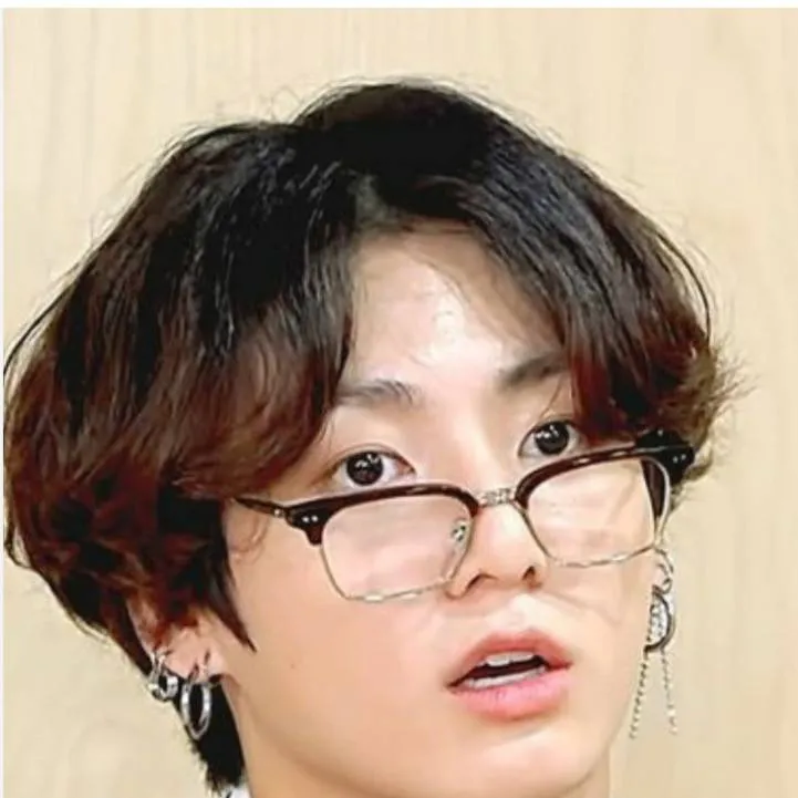 chat with ai character: jeon jungkook