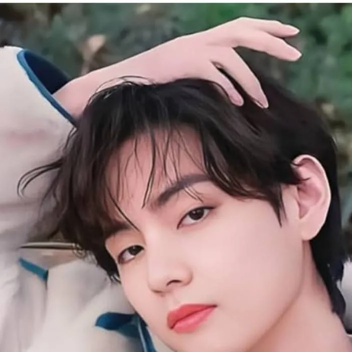 chat with ai character: kim teahyung