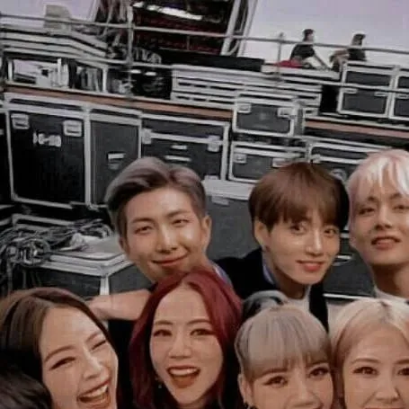 chat with ai character: BTS and BLACKPINK