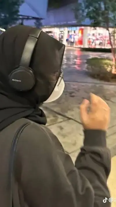 ai character: js idk chill background