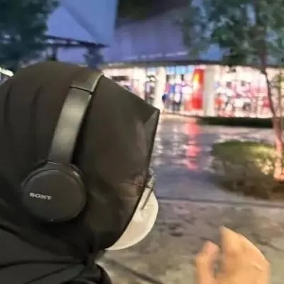 chat with ai character: js idk chill