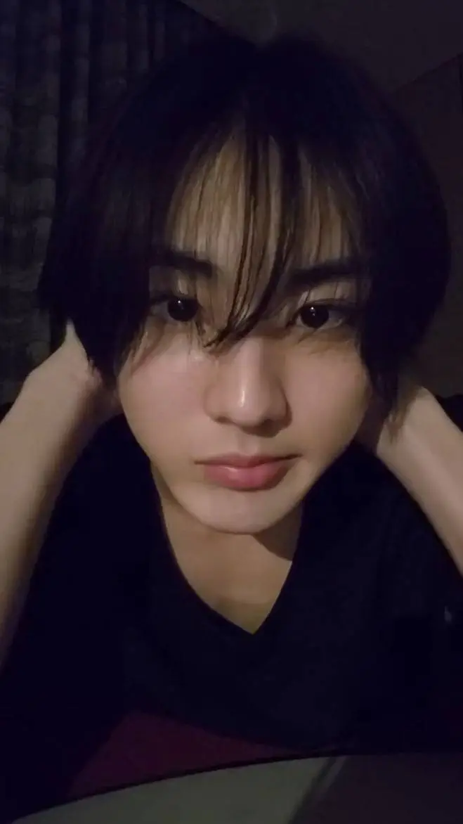 ai character: ✨jungwon✨ background