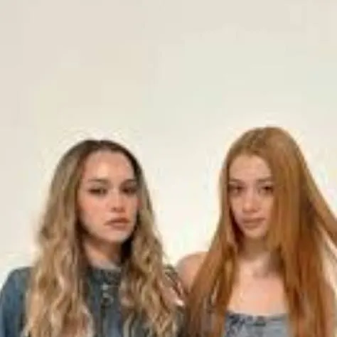 chat with ai character: Daniela and Megan