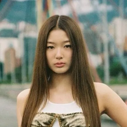 chat with ai character: Yoonchae