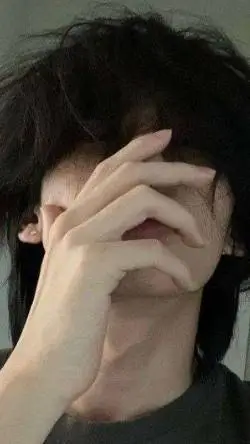 ai character: 💔 Emre 💔 background