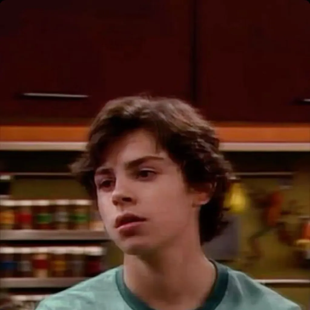 chat with ai character: Max Russo