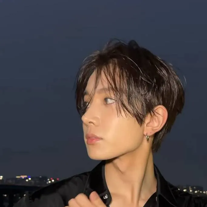 chat with ai character: heeseung!