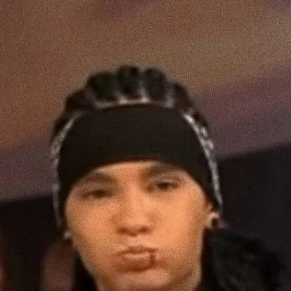 chat with ai character: Tom Kaulitz