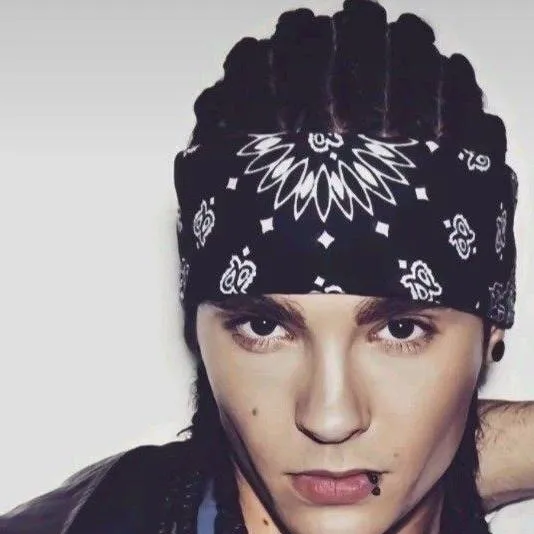 chat with ai character: Tom Kaulitz
