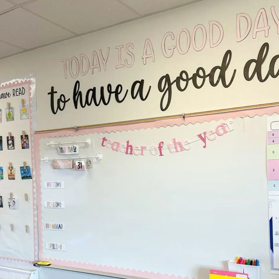 chat with ai character: Classroom 351!!