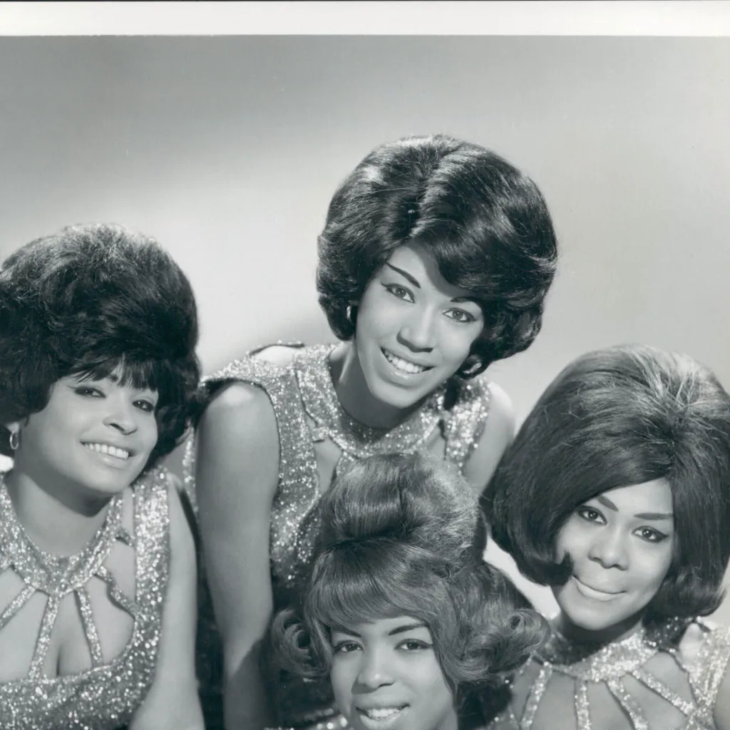 chat with ai character: The Marvelettes