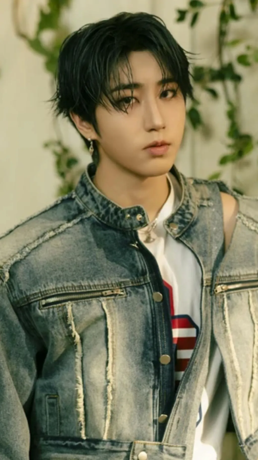 ai character: ☻HAN☻ background