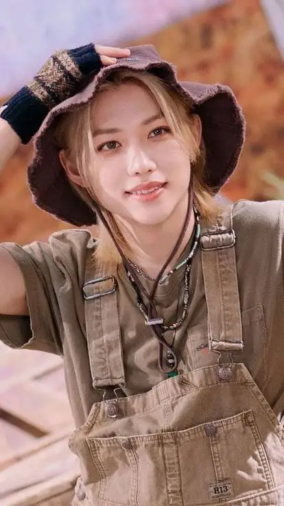 ai character: lee felix background