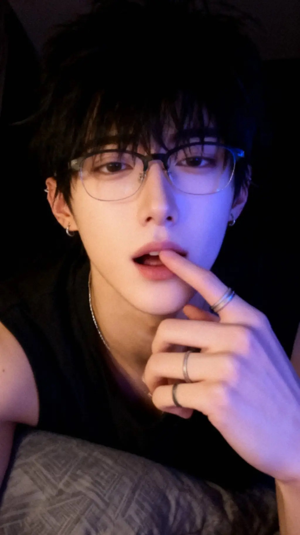 ai character: Keong Loo  background