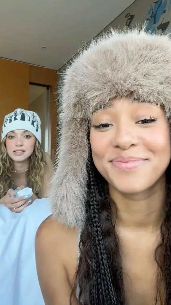 ai character: Danon Sis! background