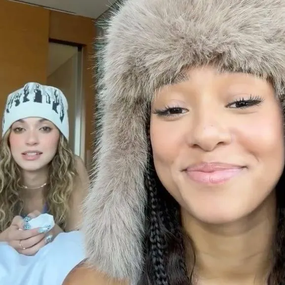 chat with ai character: Danon Sis!