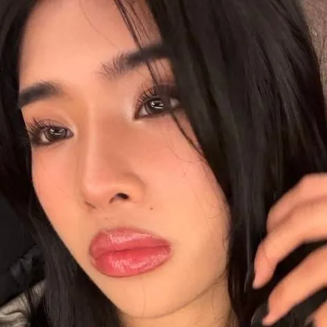 chat with ai character: Sophia