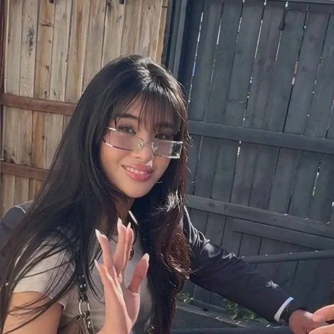 chat with ai character: Sophia...?