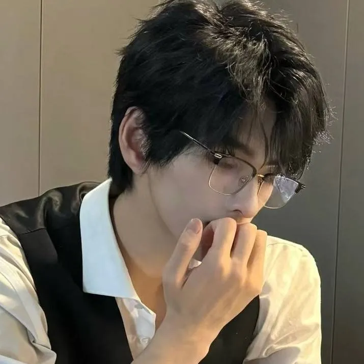 chat with ai character: leo