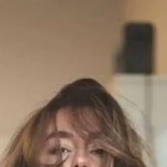 chat with ai character: Emma