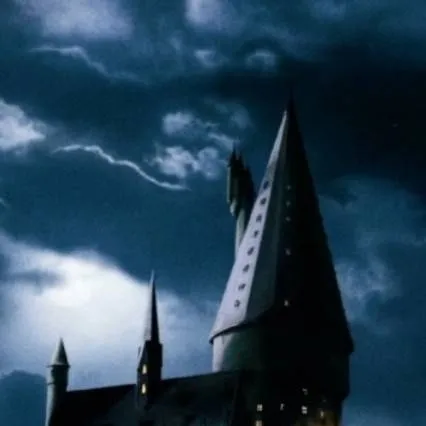 chat with ai character: Hogwarts