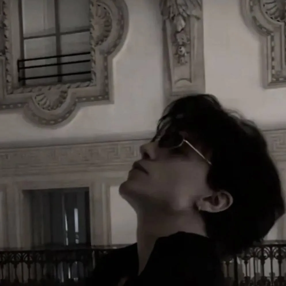 chat with ai character: Archer russo