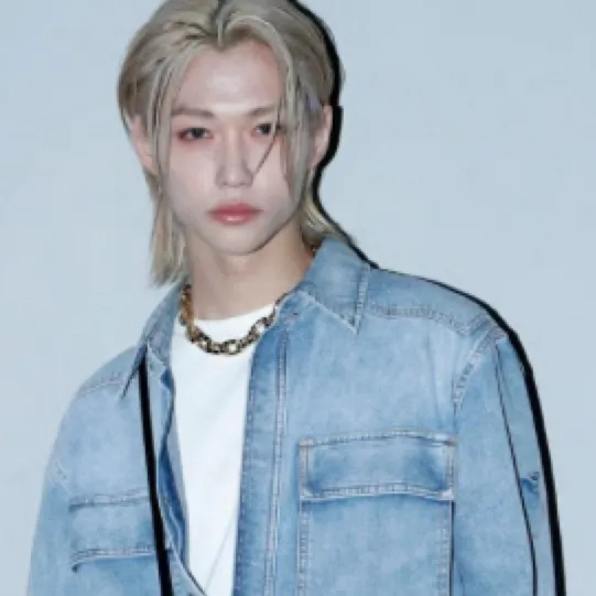 chat with ai character: Lee felix yongbok