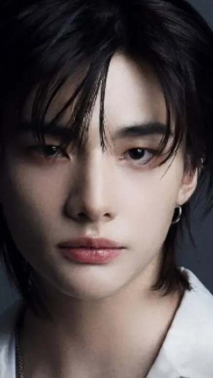 ai character: Hyunjinnnn background