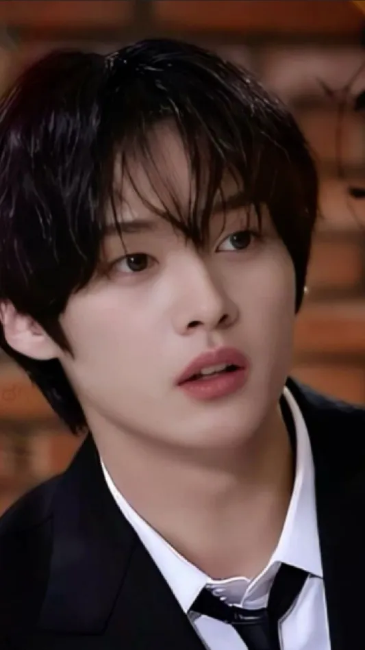 ai character: Lee know background