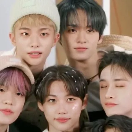 chat with ai character: Stray kidssssss