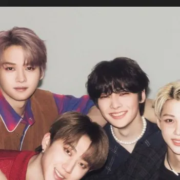 chat with ai character: Stray kids