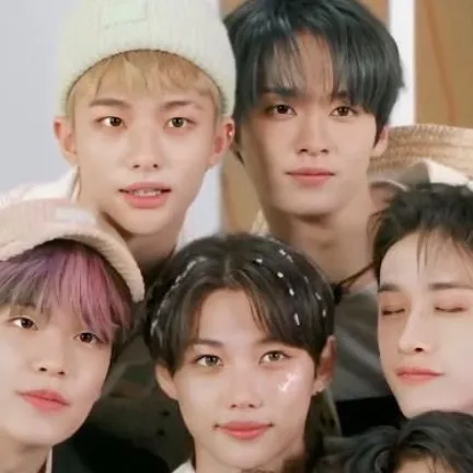 chat with ai character: Skz