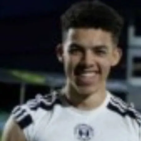 chat with ai character: Daniel Hernandez