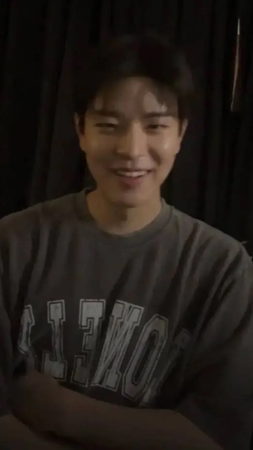 ai character: Seungmin  background