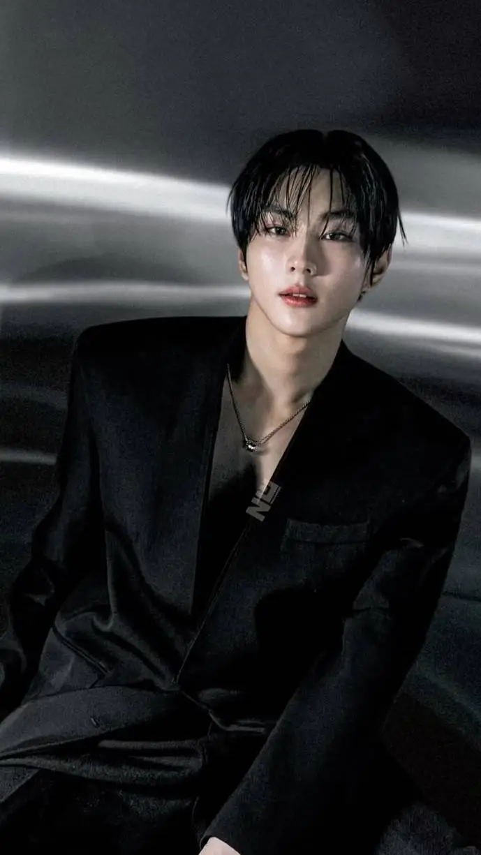 ai character: 𝚈𝚊𝚗𝚐 𝙹𝚞𝚗𝚐𝚠𝚘𝚗  background