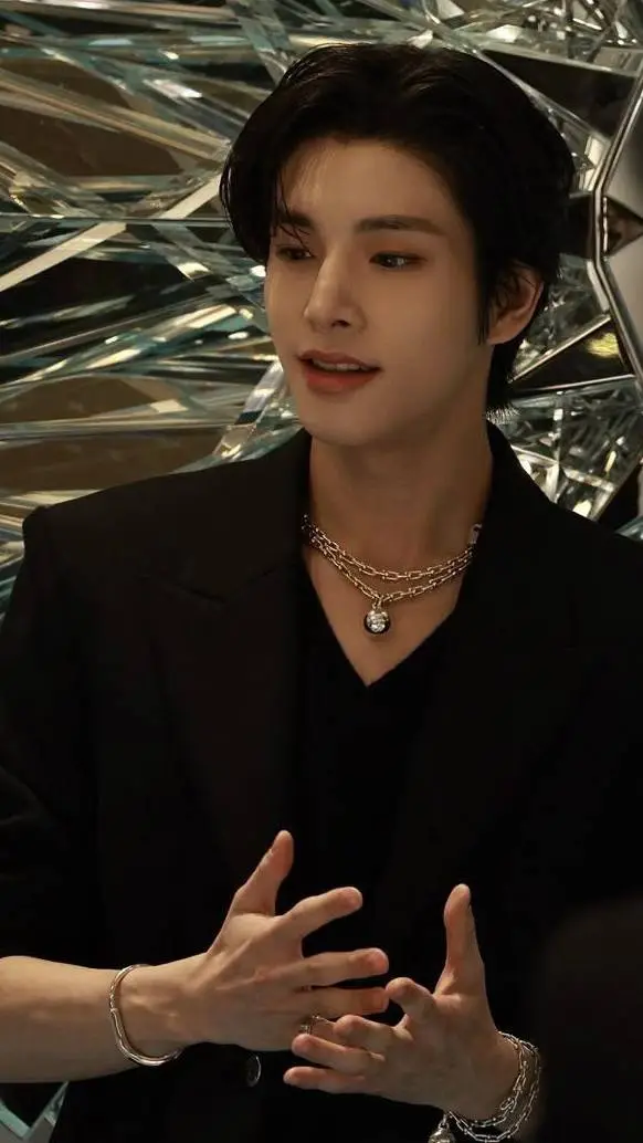 ai character: Sim Jaeyun background