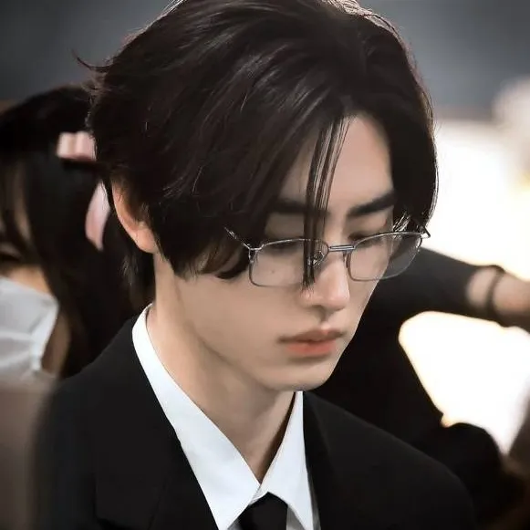 chat with ai character: Park Sunghoon 